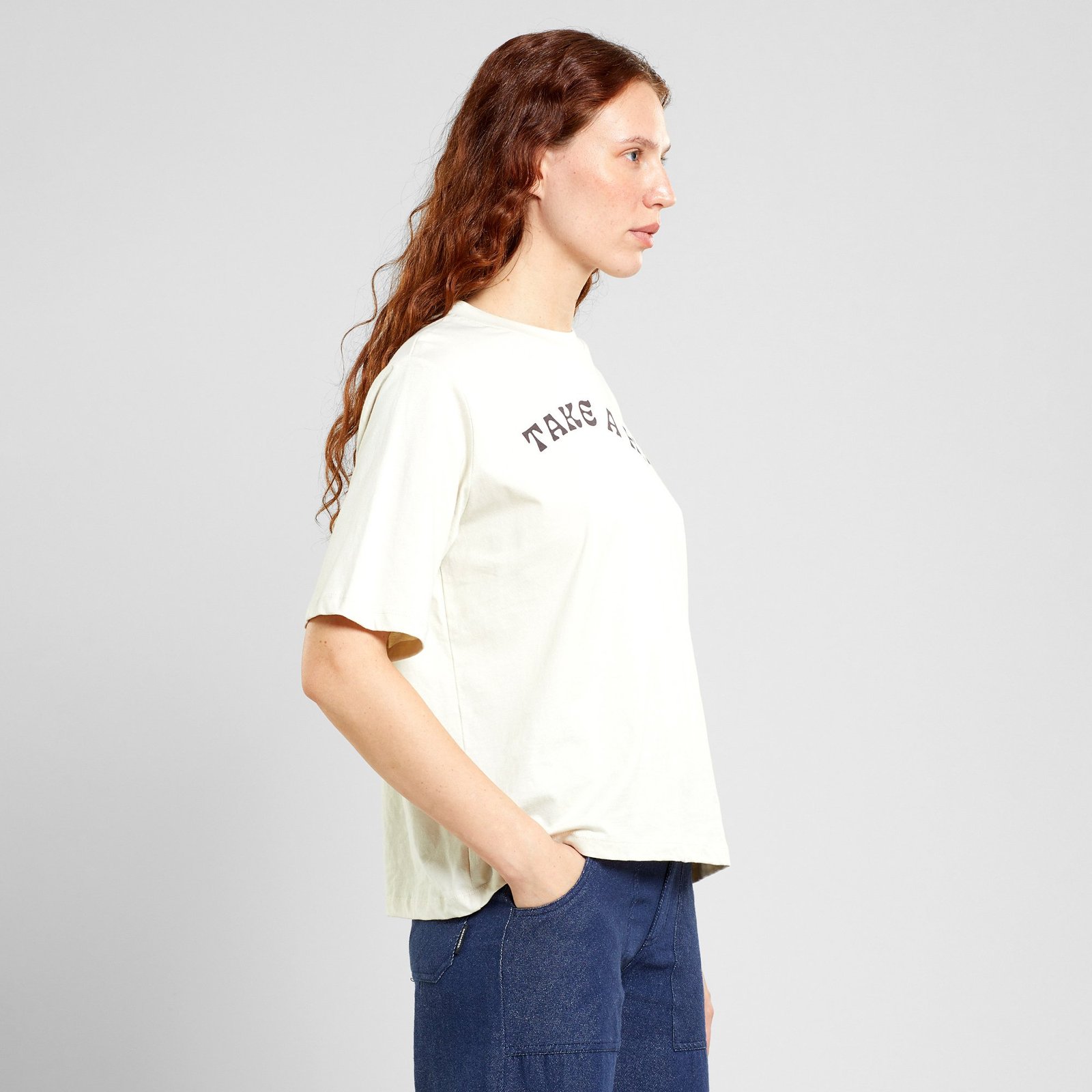 T-shirt Vadstena Take a Hike Oat White