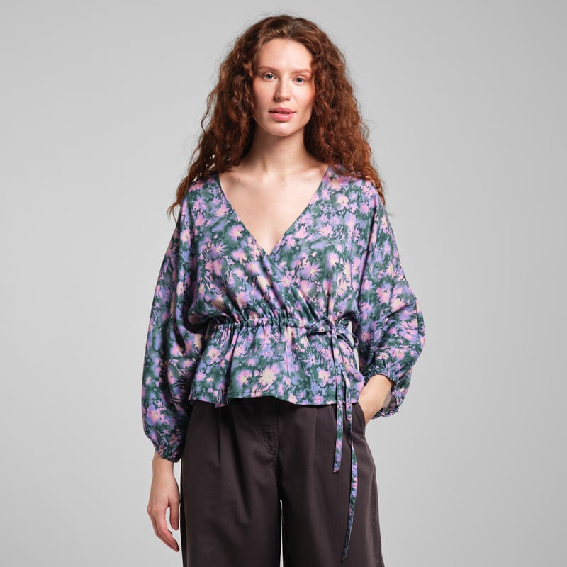 Wrap Top Rosenvik Blurred Flowers Purple