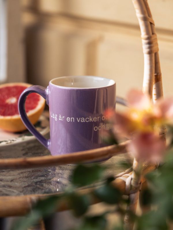 Tasse - Jag är en vacker och genomklok man - Lila
