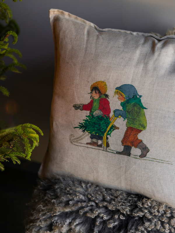 Cushion cover Children of Noisy Village, chapter 2