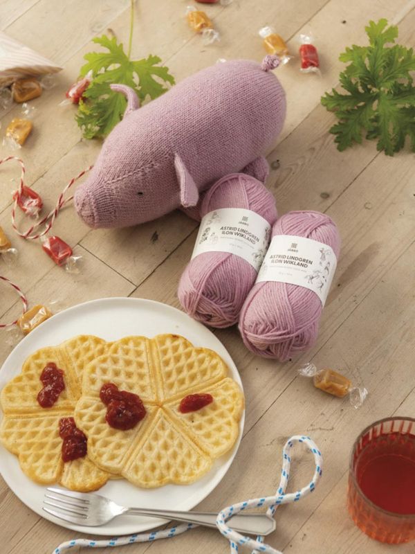 Knitting-Kit stuffed animal Bamsen Lotta on the Troublemaker Street