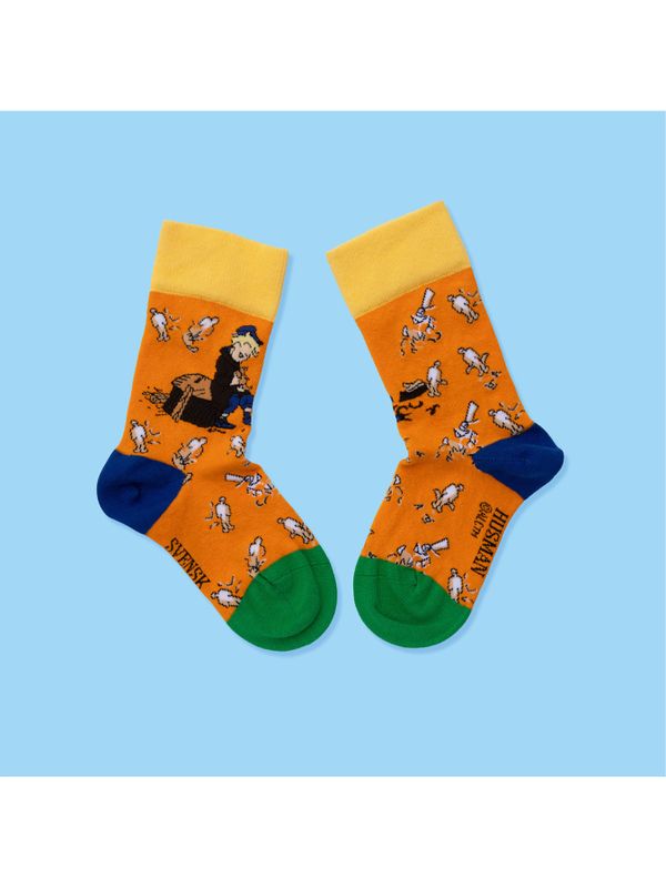 Socks Emil in Lönneberga carving his wooden figures - Kids