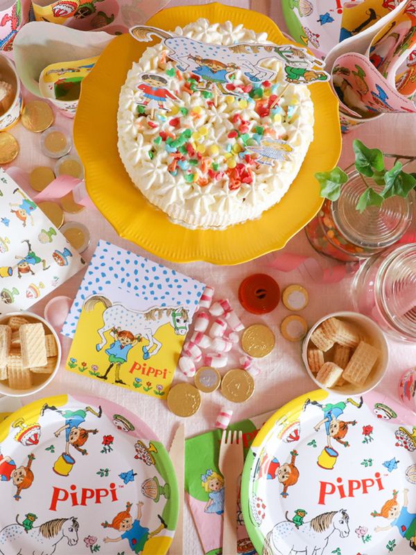 Pippi Longstocking Small Party-kit - Cups, plates, napkins & balloons