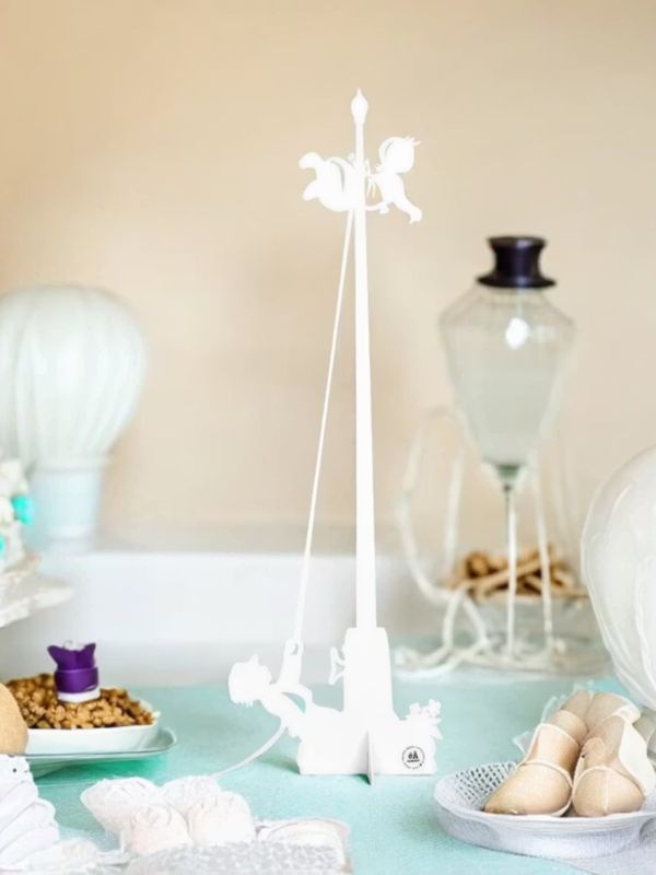 Silhouette Emil in Lönneberga - Ida up the flagpole, white