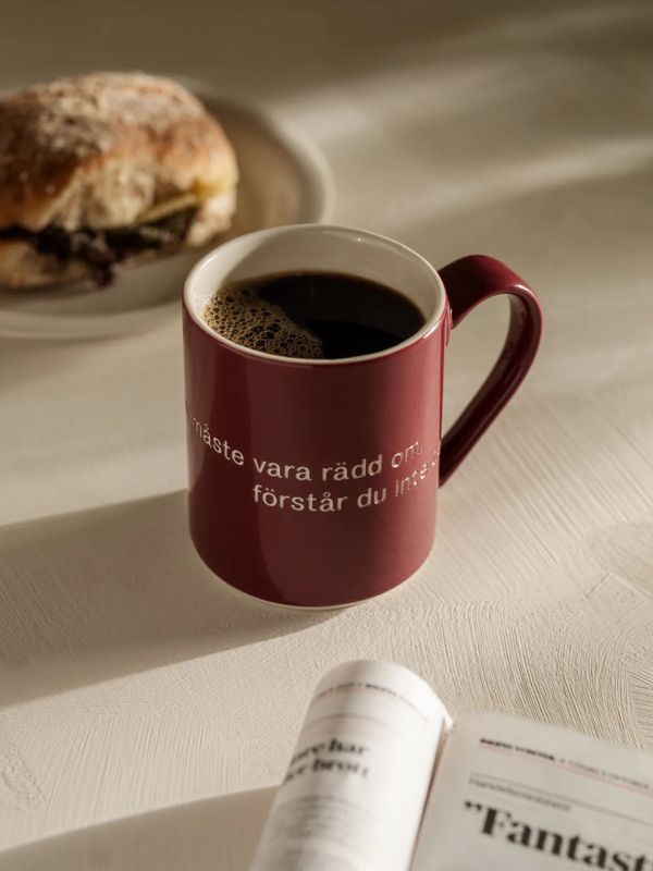 Mug “Livet är en sak som...” Burgundy