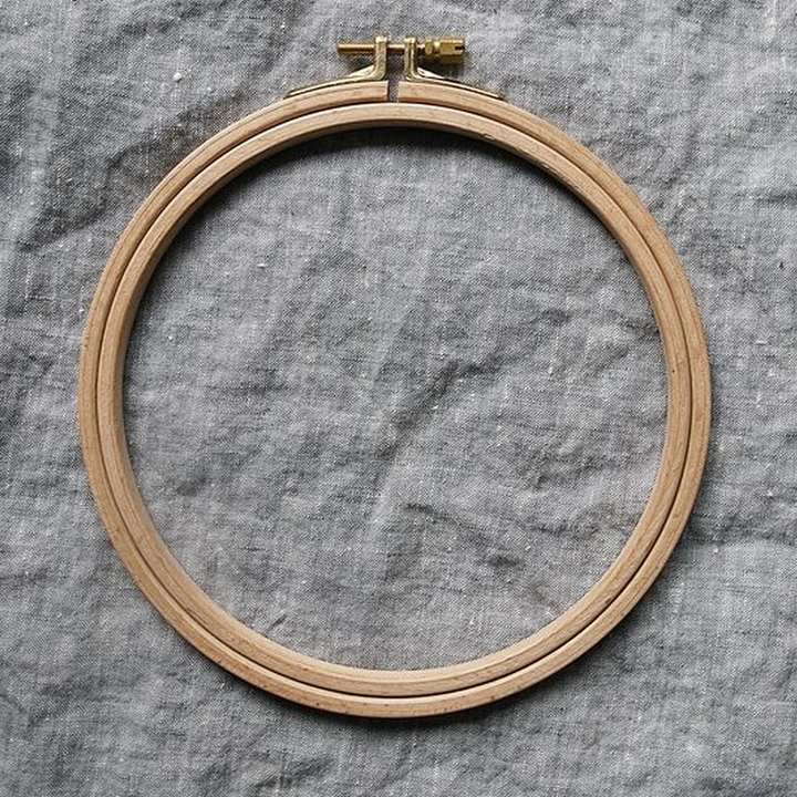 Embroidery hoop in wood 25cm