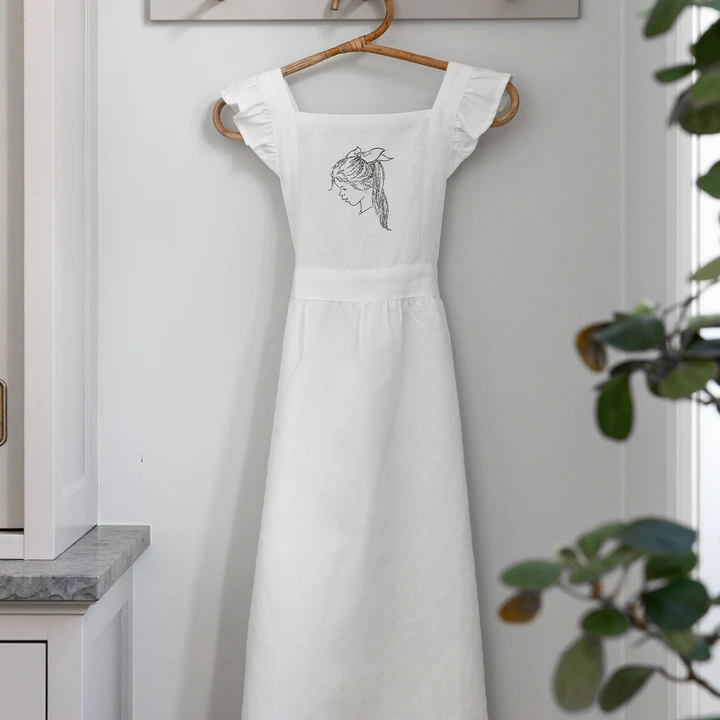 White apron Mardie