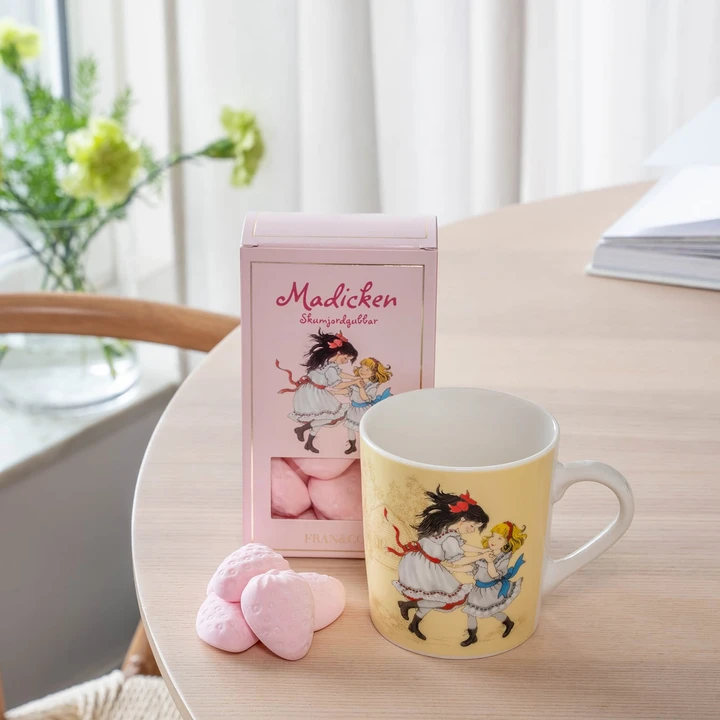 Geschenkset Madita – Tasse & Süßes