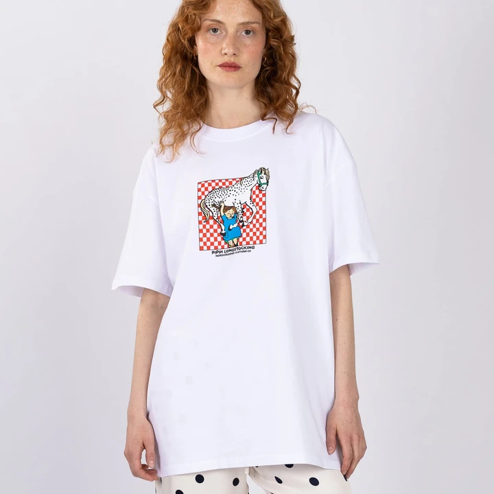 T-Shirt Pippi Langstrumpf hebt Kleiner Onkel – Rotes Frontmotiv
