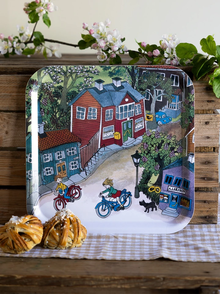 Bricka med Lotta på Bråkmakargatan - 32x32 cm