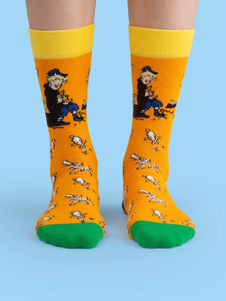 Socks Emil in Lönneberga carving his wooden figures - Kids